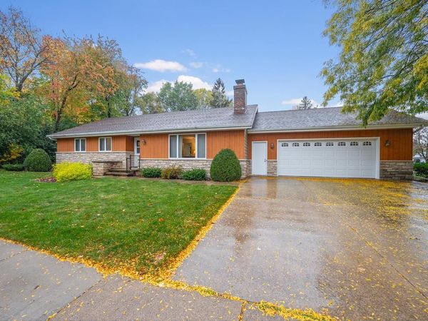 720 E MEADOW GROVE BOULEVARD, Appleton, WI 54915