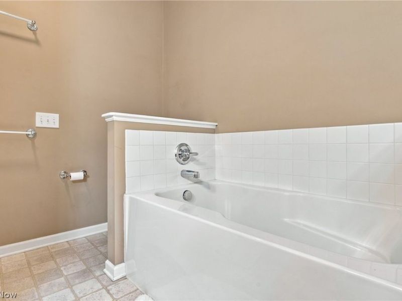 4214 Greenway Trail Street NW, Massillon, OH 44647 Photo 23