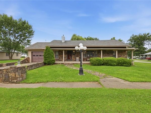321 E Chestnut Street, Rich Hill, MO 64779