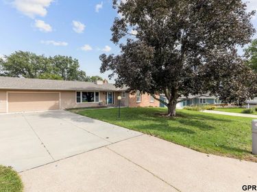 10320 Hilltop Road, Omaha, NE 68134
