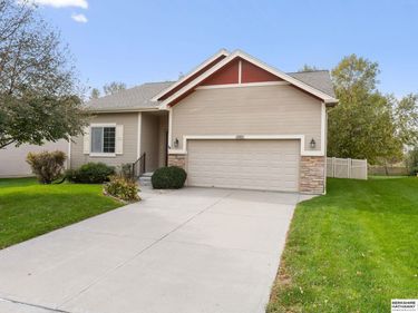 11802 S 211TH Street, Gretna, NE 68028
