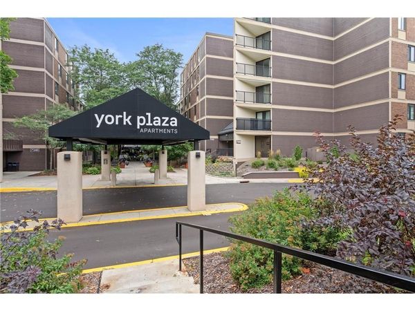7200 York Avenue S, Unit 101, Edina, MN 55435