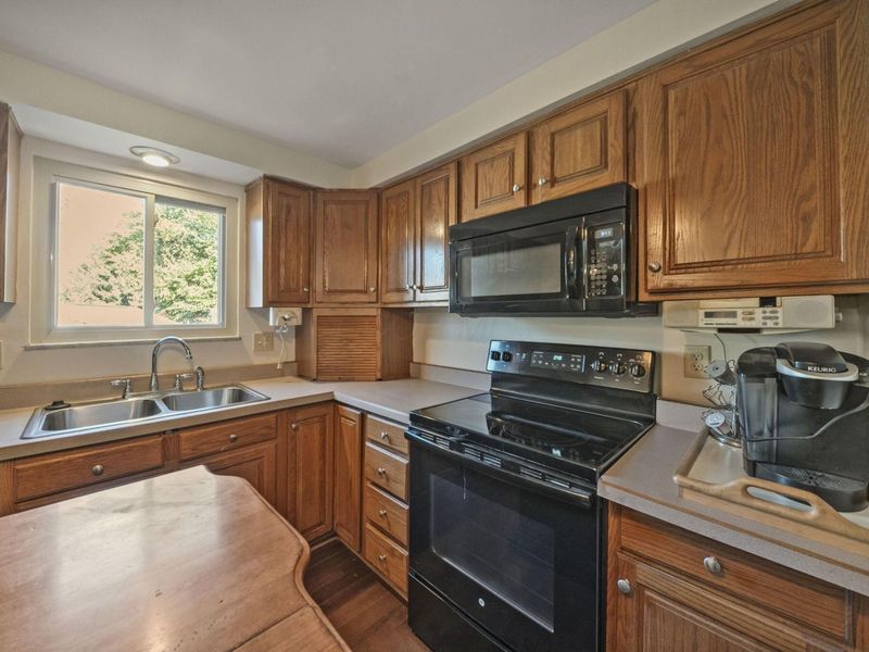 2000 Queensbridge Drive, Columbus, OH 43235 Photo 10