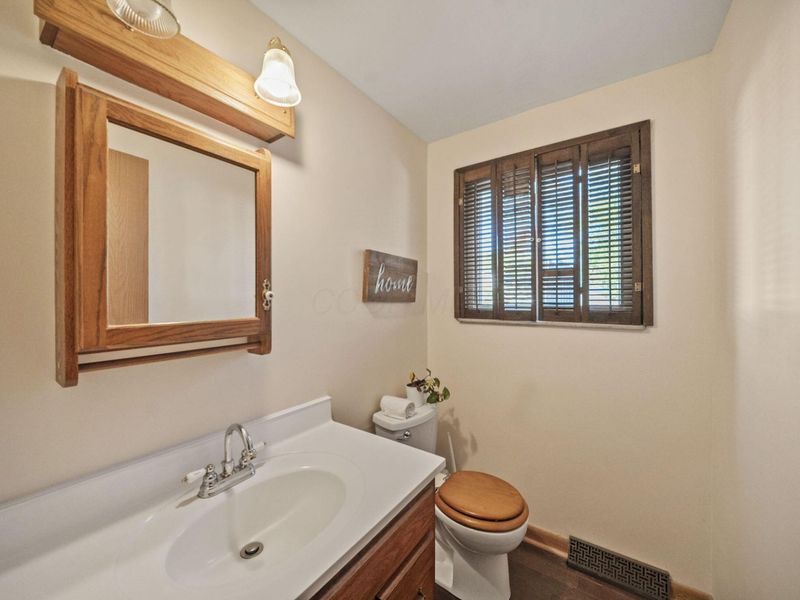 2000 Queensbridge Drive, Columbus, OH 43235 Photo 26