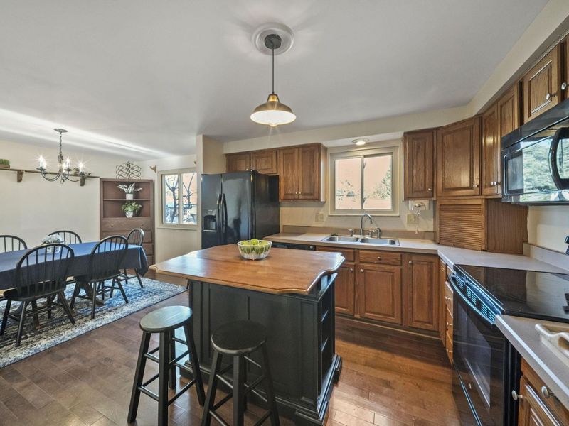 2000 Queensbridge Drive, Columbus, OH 43235 Photo 7