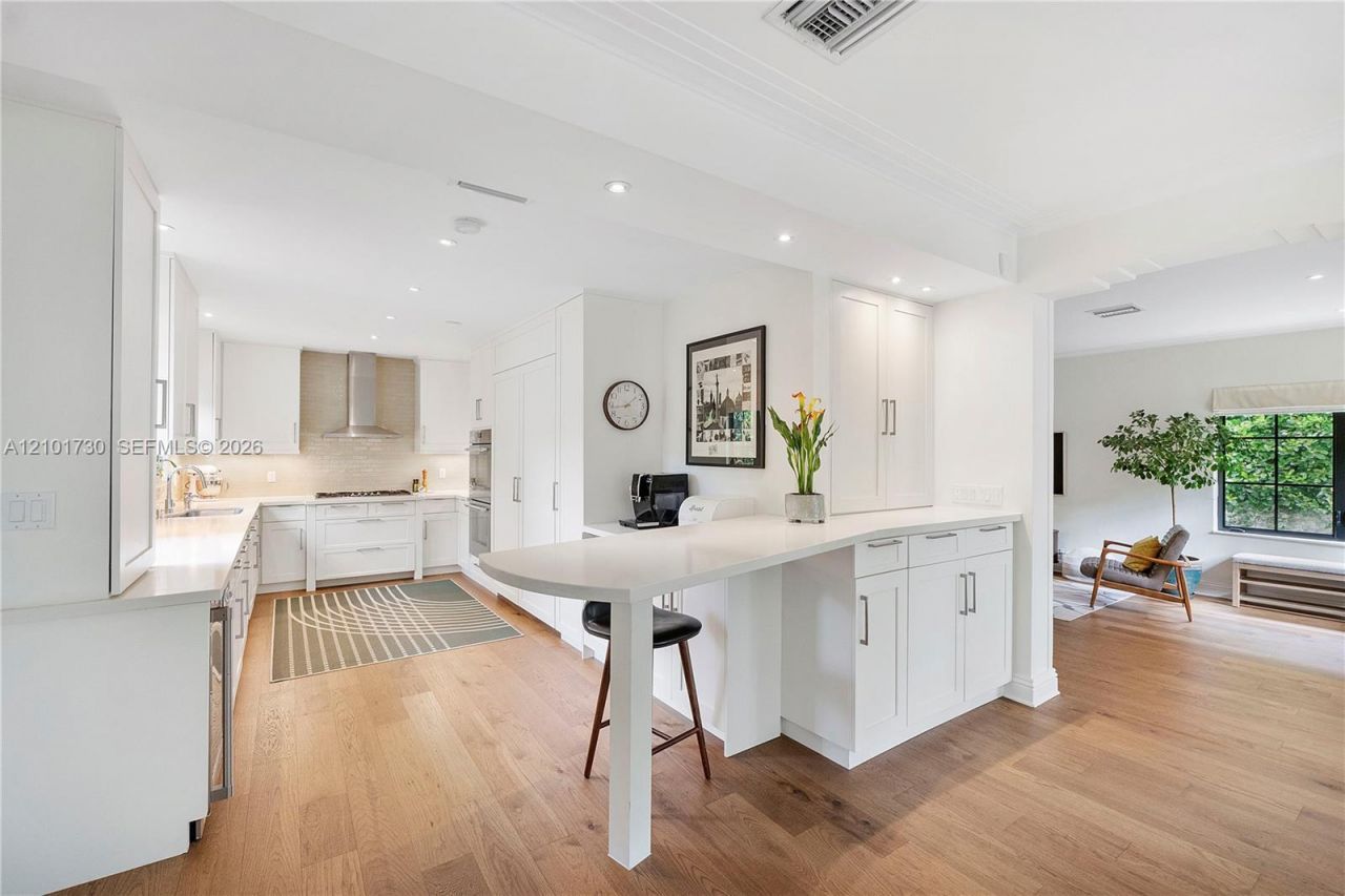 435 W 51st St, Miami Beach, FL 33140 Photo