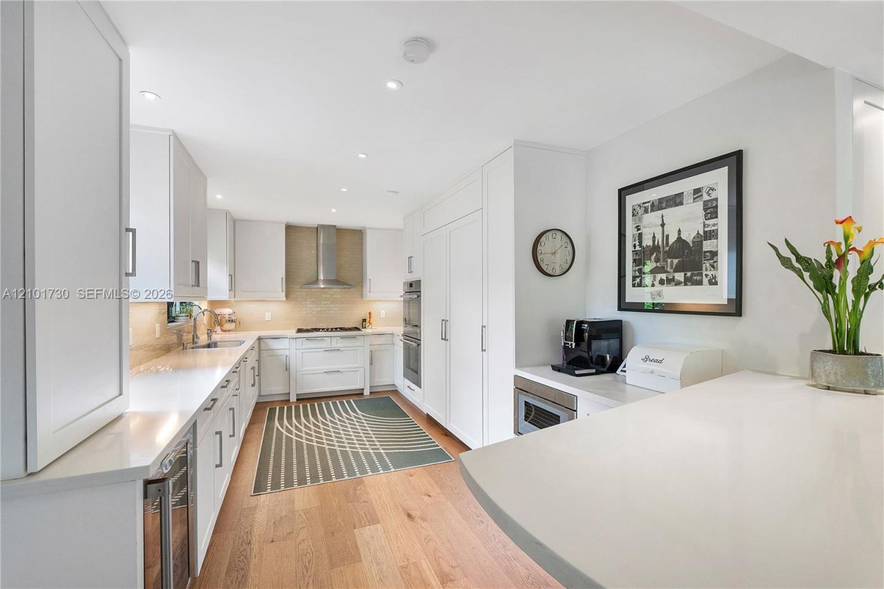 435 W 51st St, Miami Beach, FL 33140 Photo