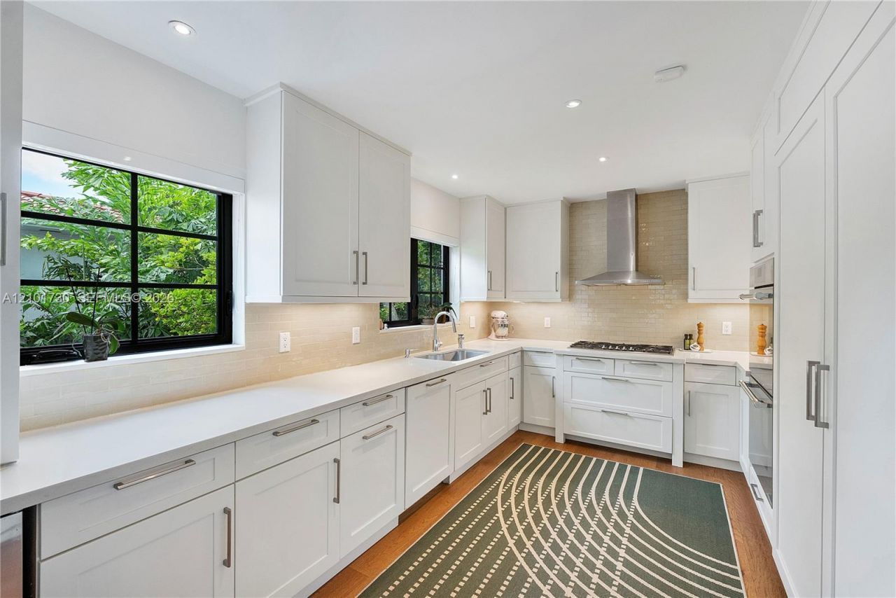 435 W 51st St, Miami Beach, FL 33140 Photo