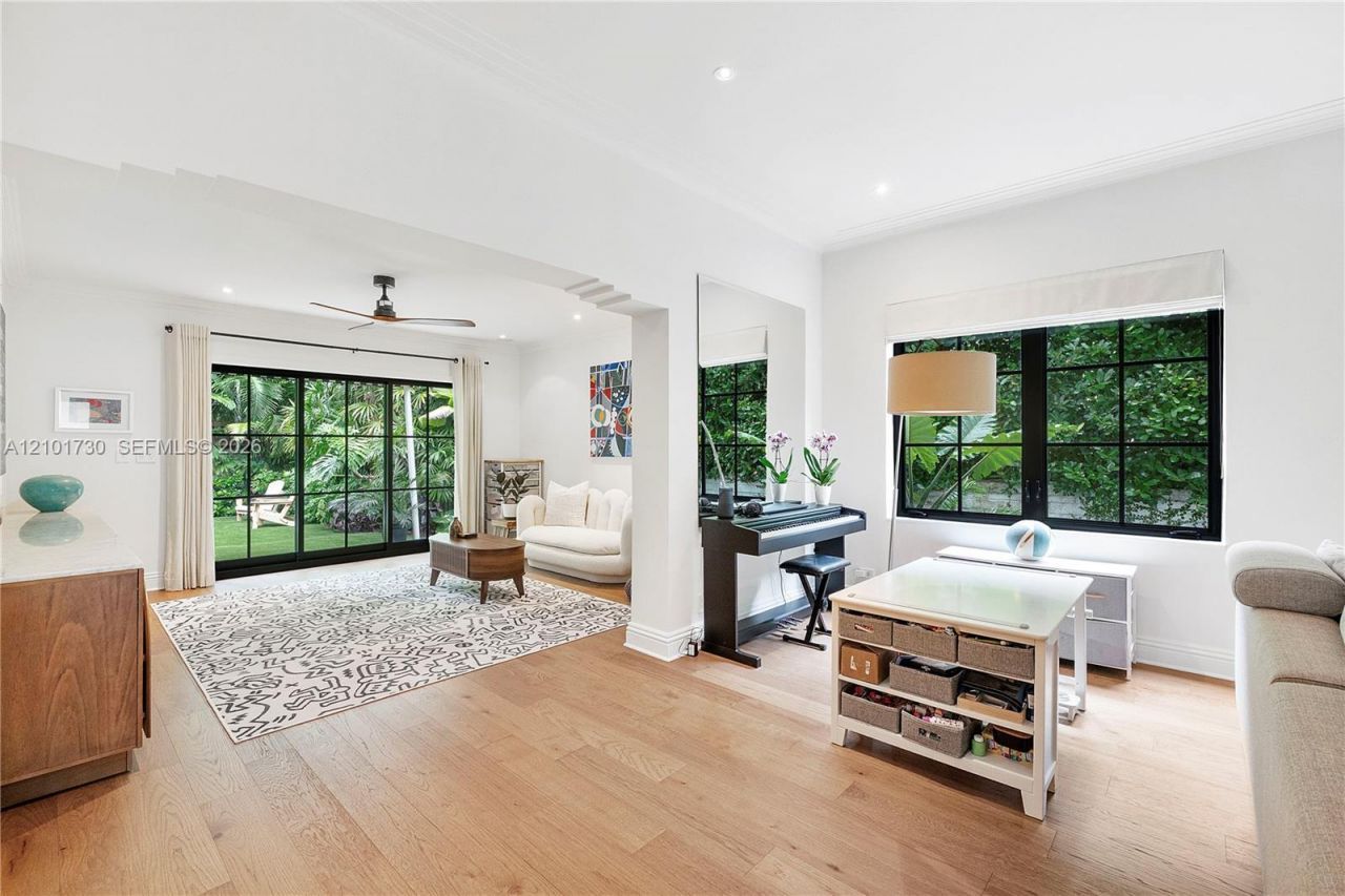 435 W 51st St, Miami Beach, FL 33140 Photo