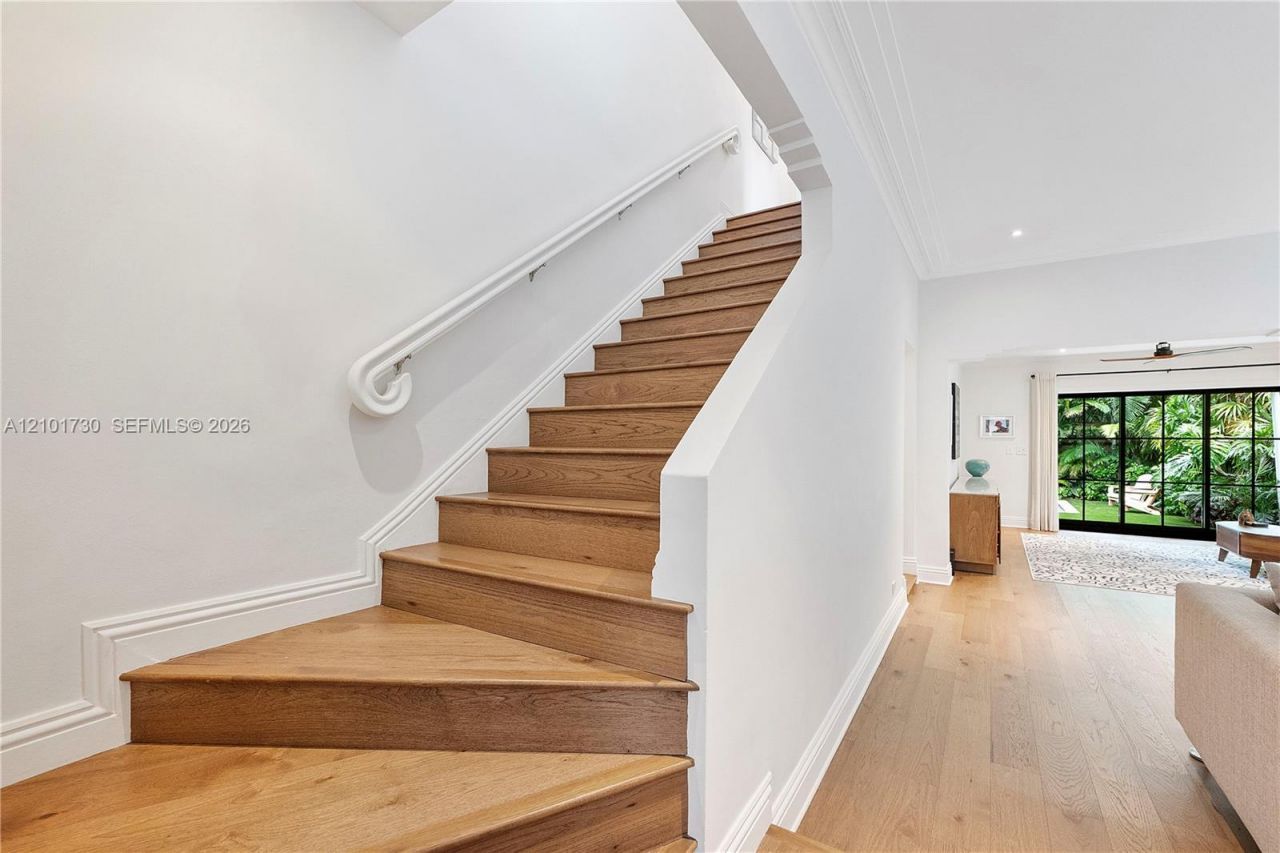 435 W 51st St, Miami Beach, FL 33140 Photo