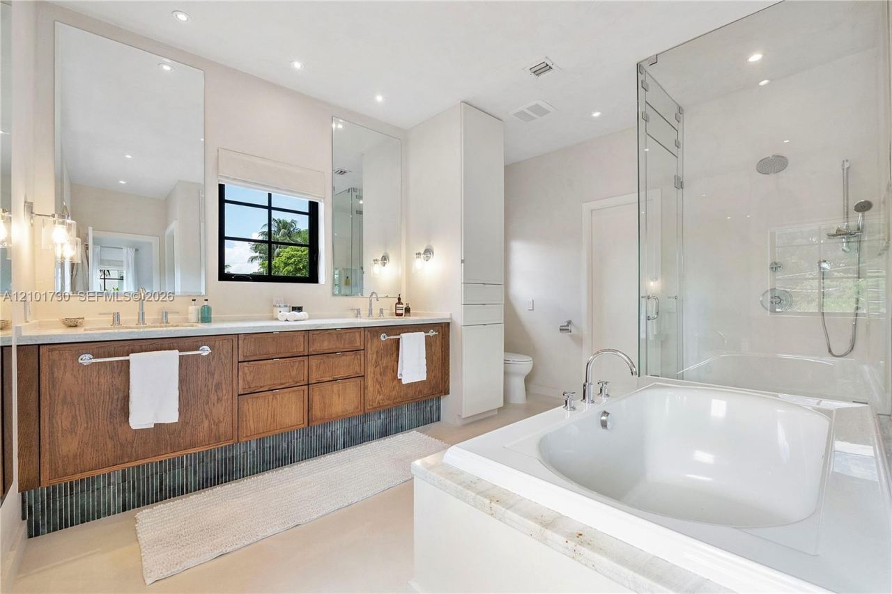 435 W 51st St, Miami Beach, FL 33140 Photo