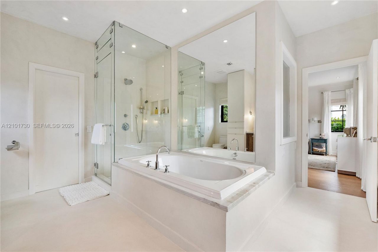 435 W 51st St, Miami Beach, FL 33140 Photo