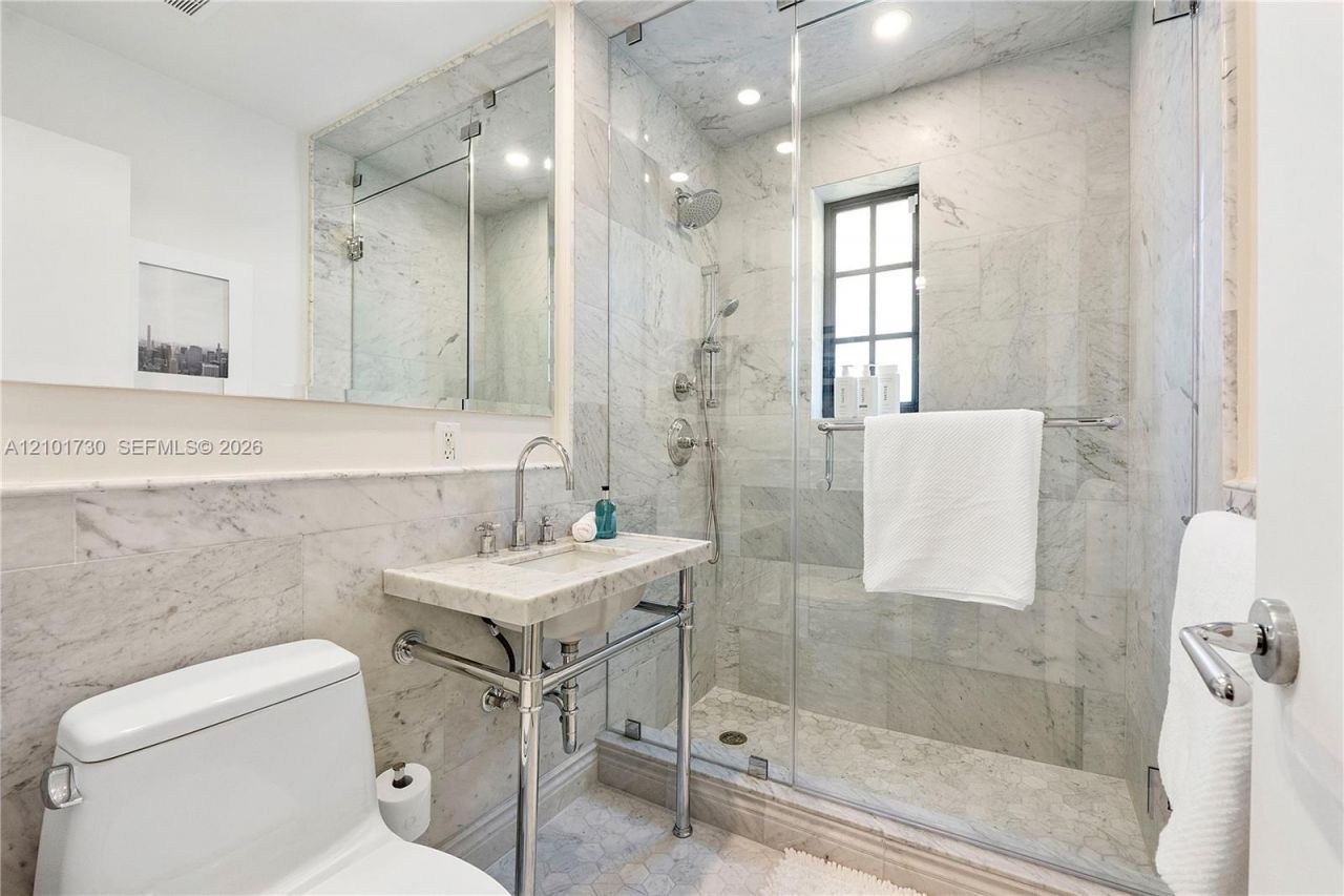 435 W 51st St, Miami Beach, FL 33140 Photo