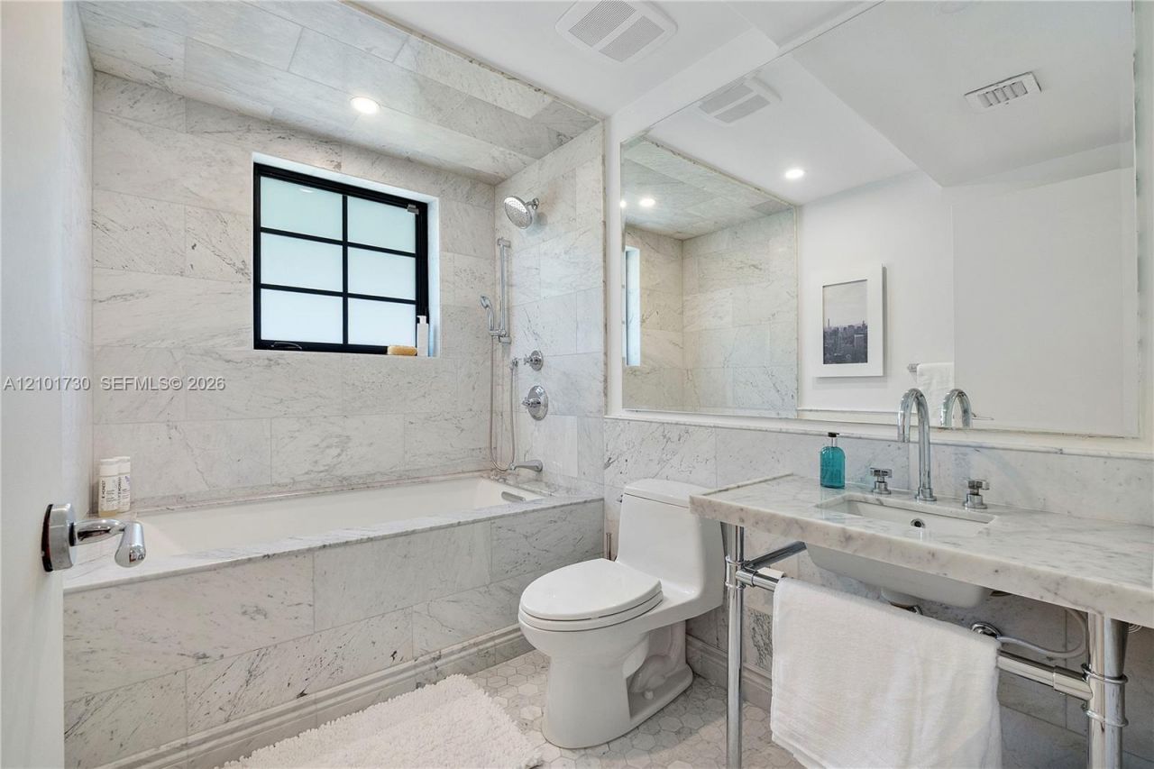 435 W 51st St, Miami Beach, FL 33140 Photo