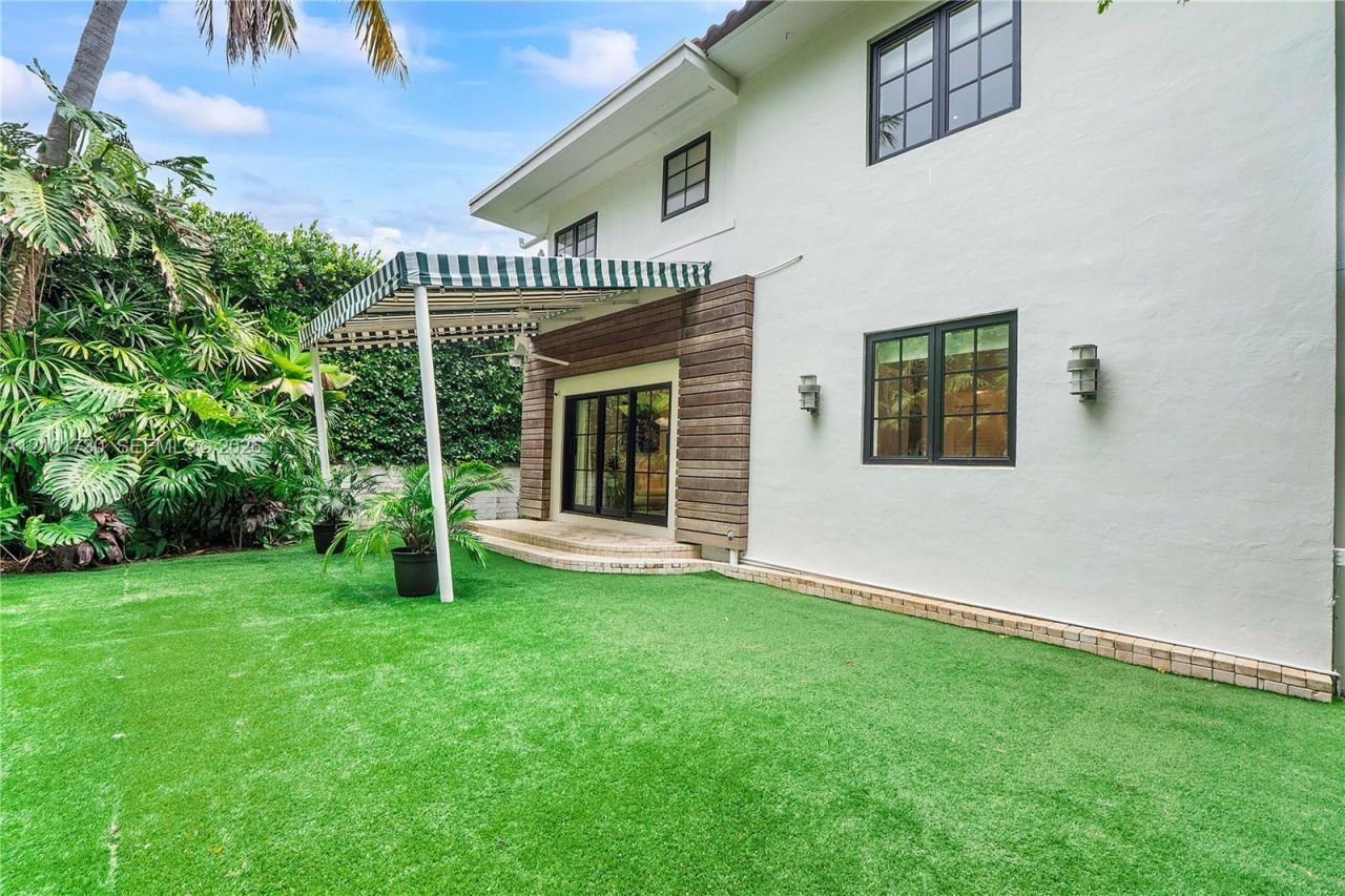 435 W 51st St, Miami Beach, FL 33140 Photo