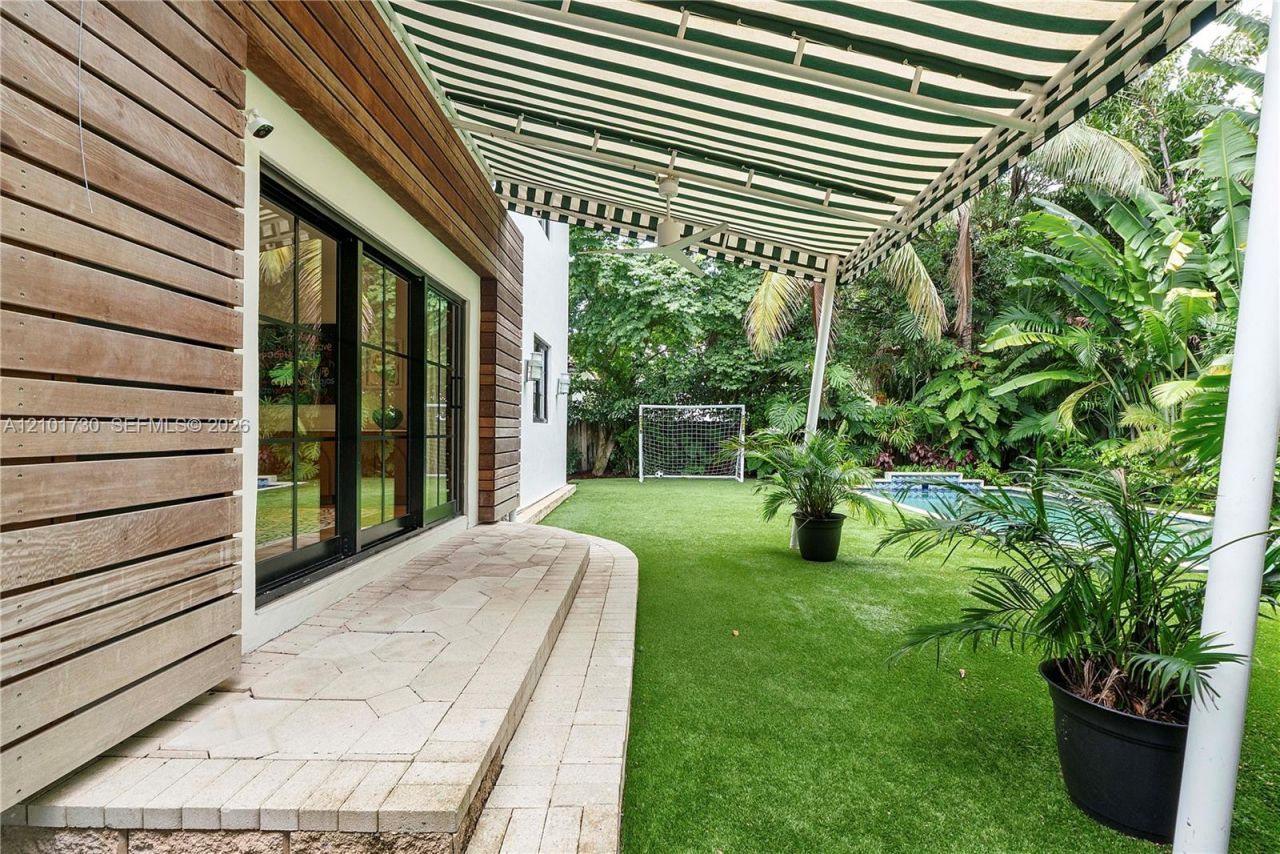 435 W 51st St, Miami Beach, FL 33140 Photo