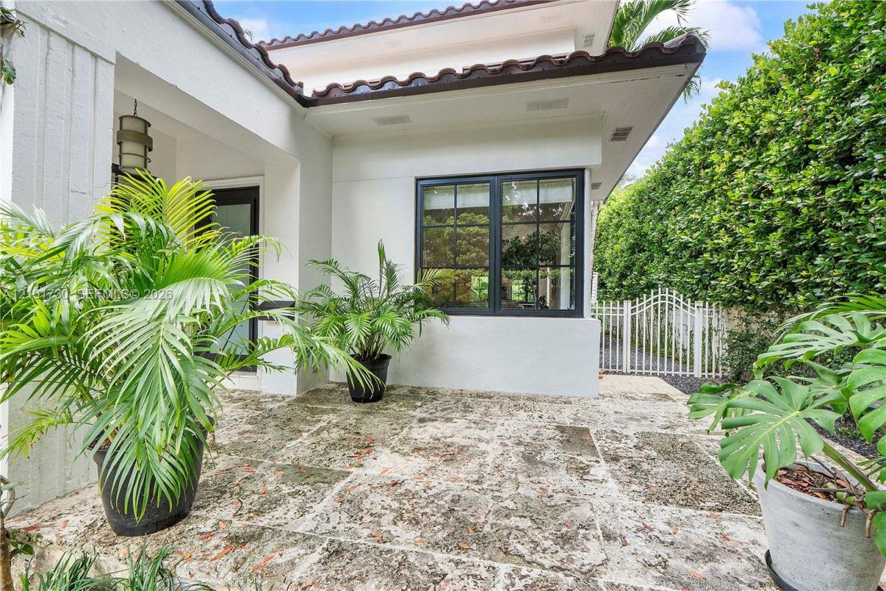 435 W 51st St, Miami Beach, FL 33140 Photo