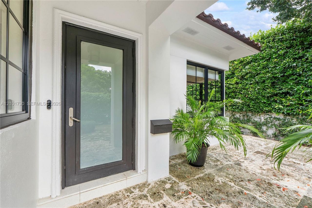 435 W 51st St, Miami Beach, FL 33140 Photo