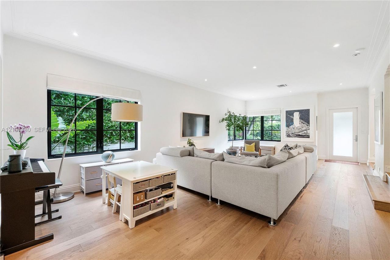 435 W 51st St, Miami Beach, FL 33140 Photo