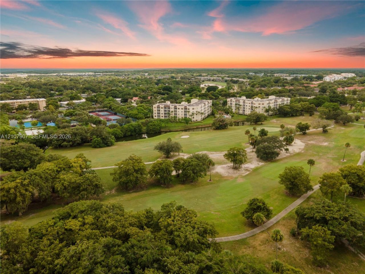 3500 Oaks Clubhouse Dr , Unit 308, Pompano Beach, FL 33069 Photo