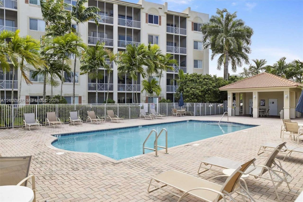 3500 Oaks Clubhouse Dr , Unit 308, Pompano Beach, FL 33069 Photo