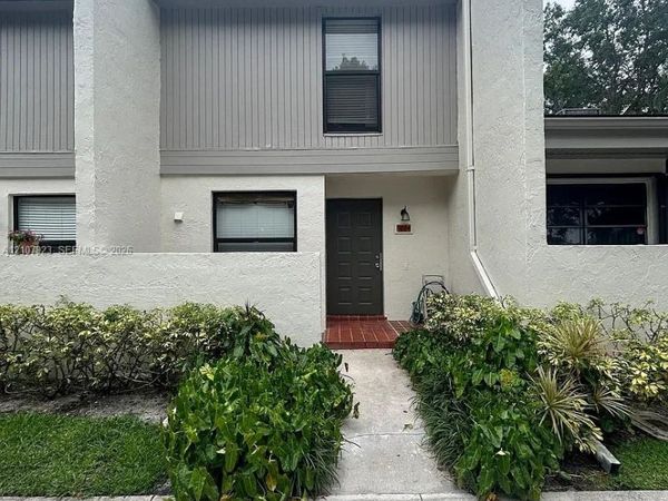 9884 NW 15th St , Unit 182, Pembroke Pines, FL 33024