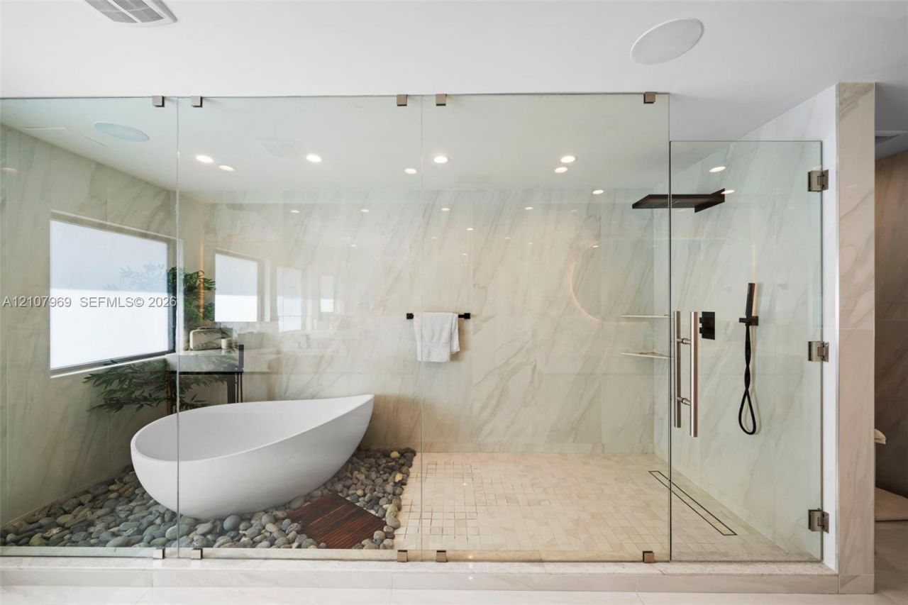 710 S Shore Dr , Miami Beach, FL 33141 Photo