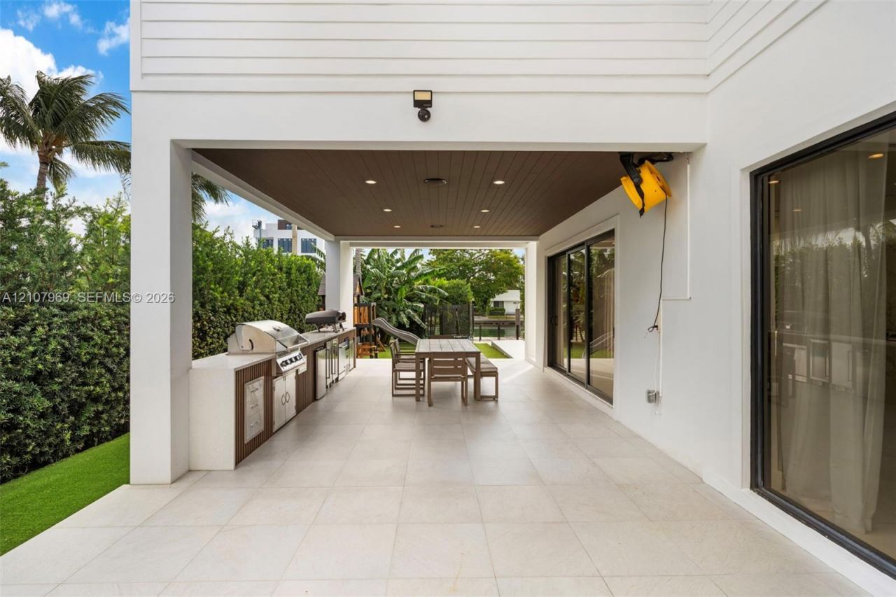 710 S Shore Dr , Miami Beach, FL 33141 Photo