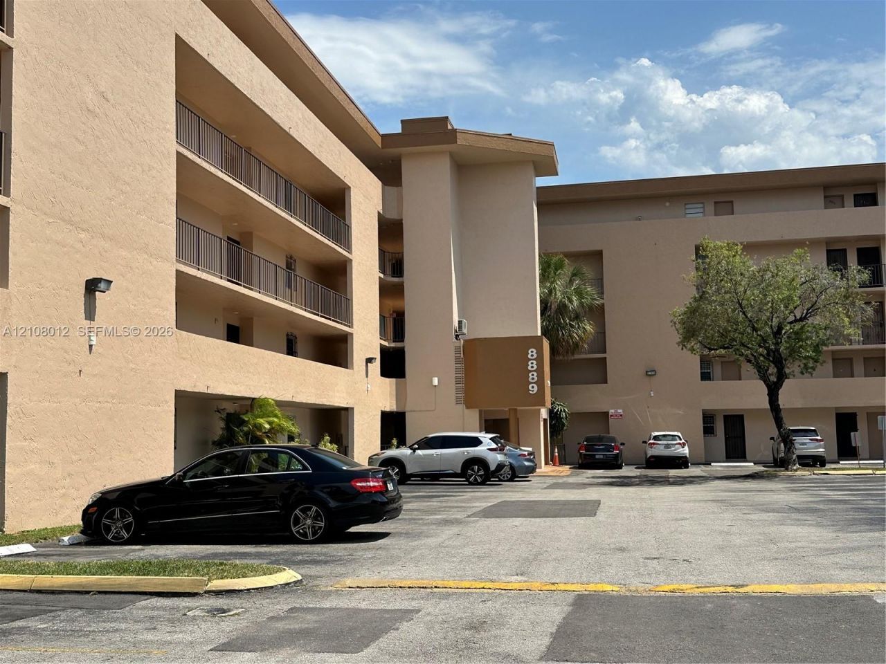 8889 Fontainebleau Blvd , Unit 403, Miami, FL 33172 Photo