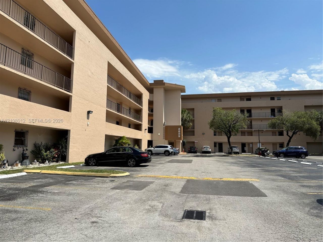 8889 Fontainebleau Blvd , Unit 403, Miami, FL 33172 Photo