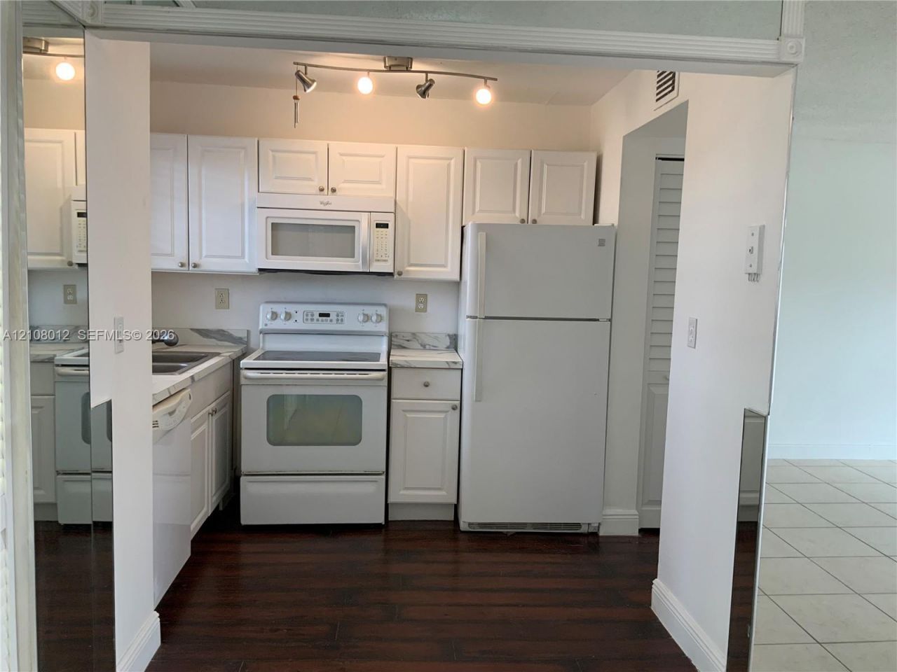 8889 Fontainebleau Blvd , Unit 403, Miami, FL 33172 Photo