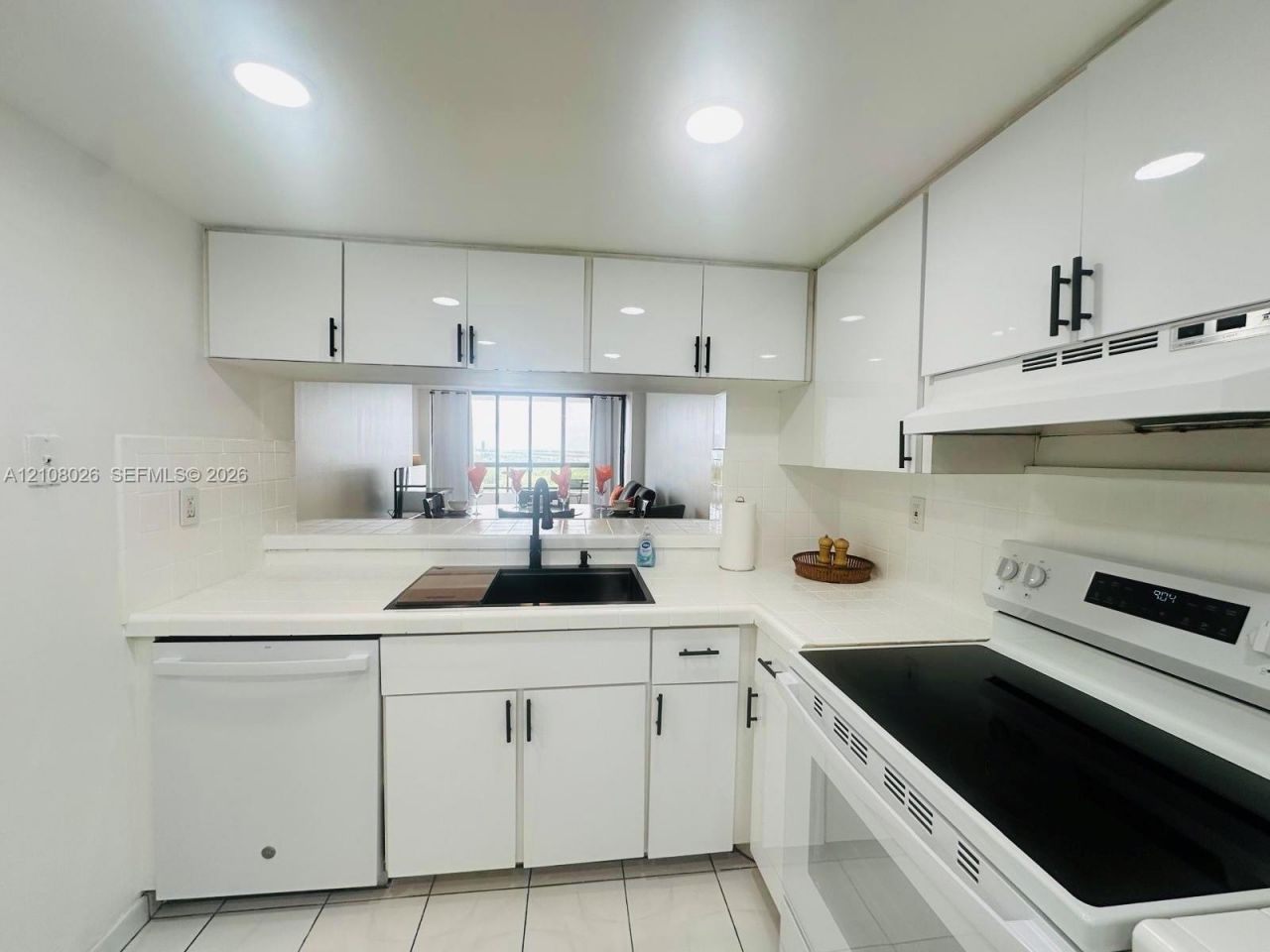 2555 Collins Ave , Unit 1804, Miami Beach, FL 33140 Photo