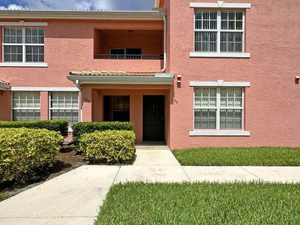 150 SW Peacock Boulevard, Unit 26-204, Port St. Lucie, FL 34986