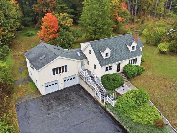 15 Regis Rd, Tewksbury, MA 01876