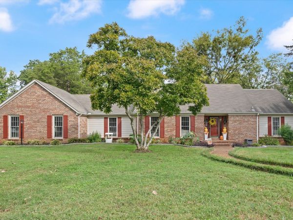 1706 Haynes Dr, Murfreesboro, TN 37129