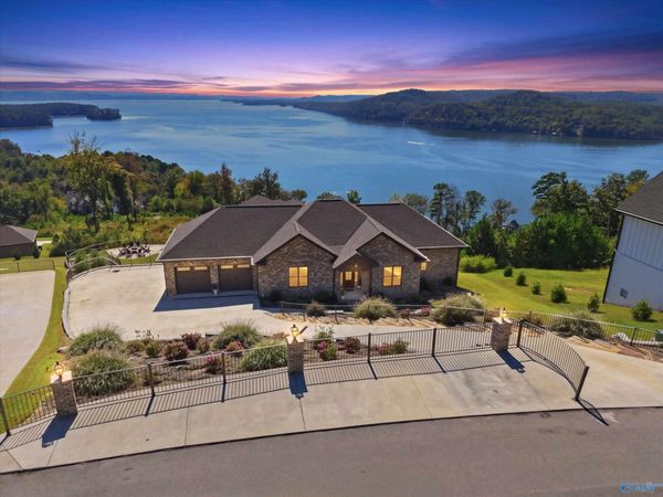 1004 Fall Creek Drive, Guntersville, AL 35976