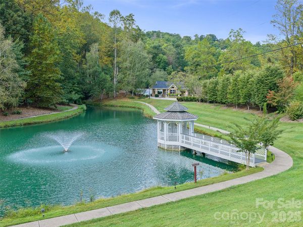 66 High Fields Court, Hendersonville, NC 28791