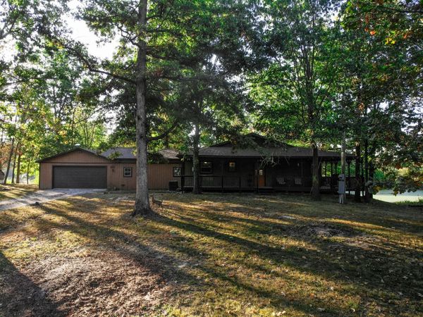 2742 Farthing Road , Odin, IL 62870