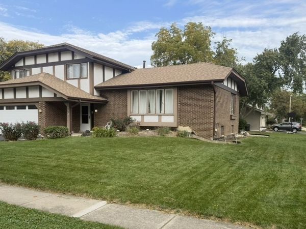 700 W 58th Street , Westmont, IL 60559