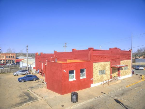 123 N 1st Street, Guthrie, OK 73044