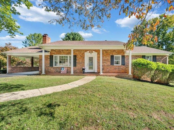 16 Wellington DR, Lynchburg, VA 24502