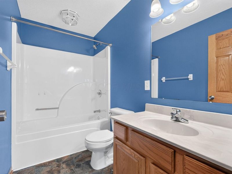 1043 Margate Circle , London, OH 43140 Photo 21