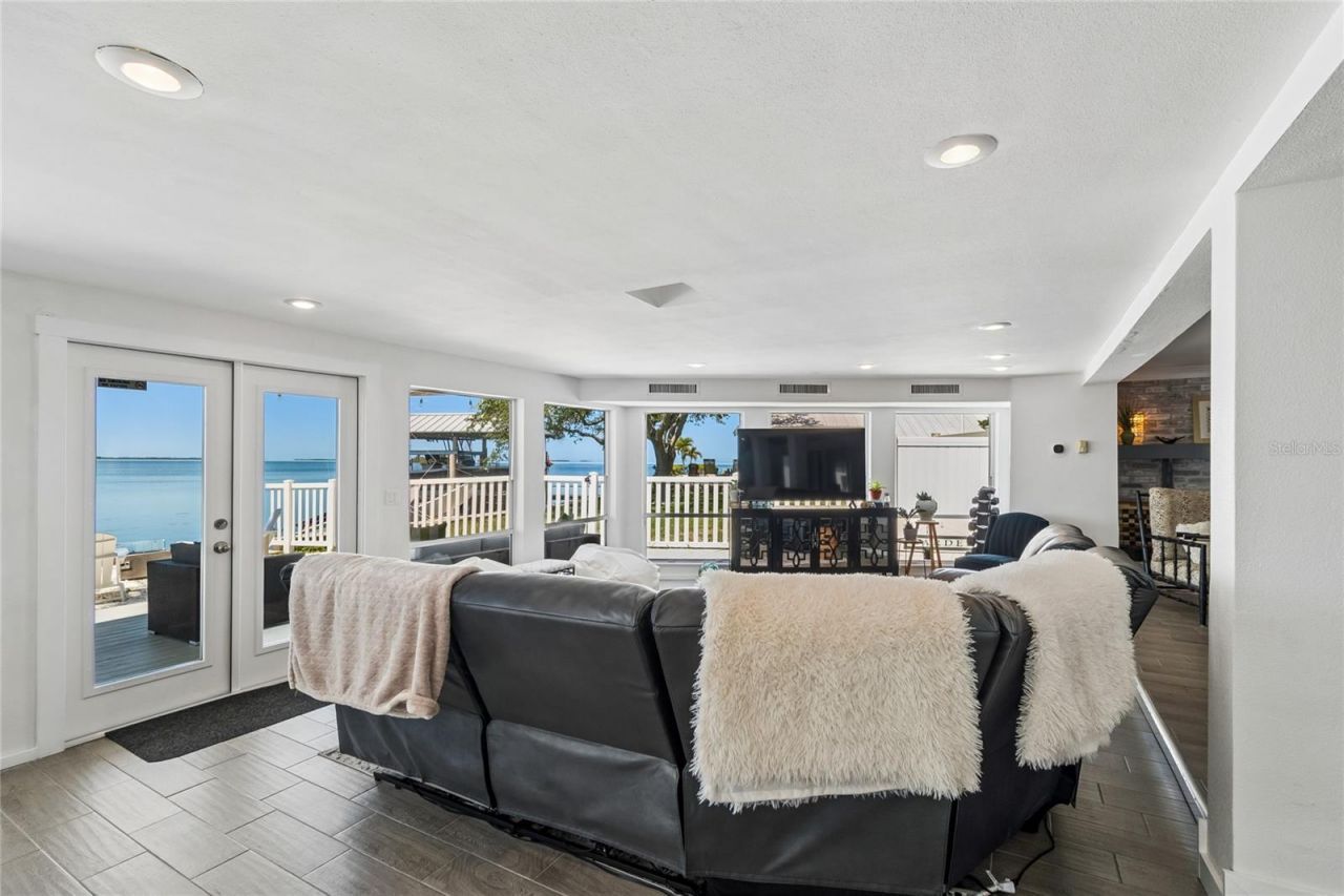 104 Klosterman Road W, Palm Harbor, FL 34683 Photo
