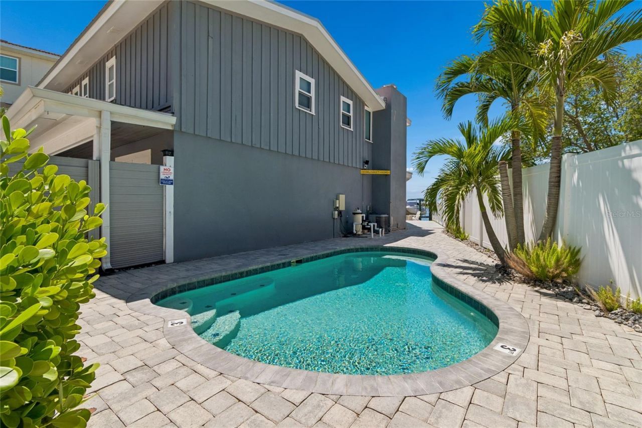 104 Klosterman Road W, Palm Harbor, FL 34683 Photo
