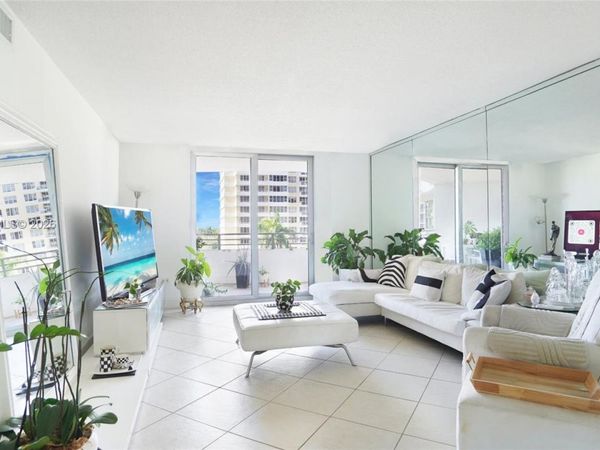 5555 Collins Ave , Unit 6T, Miami Beach, FL 33140