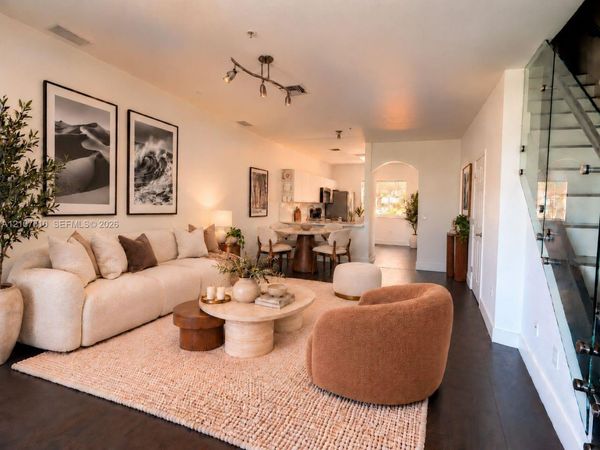5670 NW 116th Ave , Unit 216, Doral, FL 33178