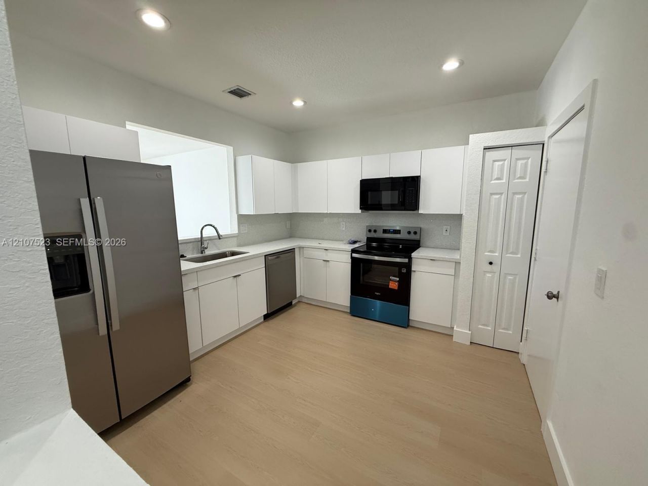 5424 NW 90th Ave , Sunrise, FL 33351 Photo