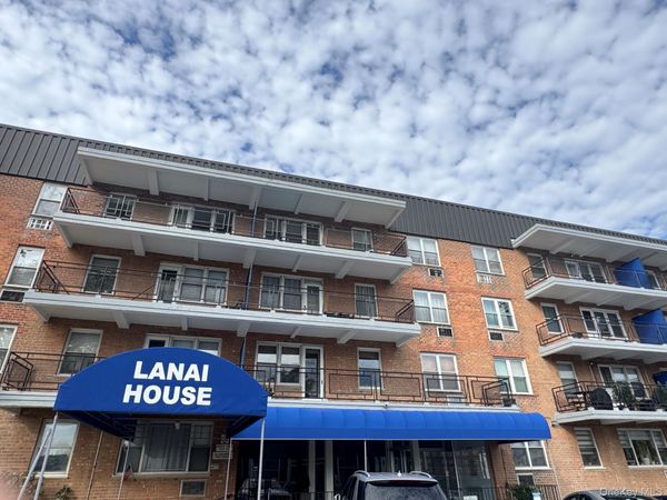 190 W Merrick Road , Unit 2C, Freeport, NY 11520