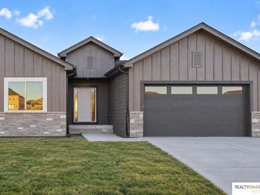 5038 N 213th Street, Elkhorn, NE 68022