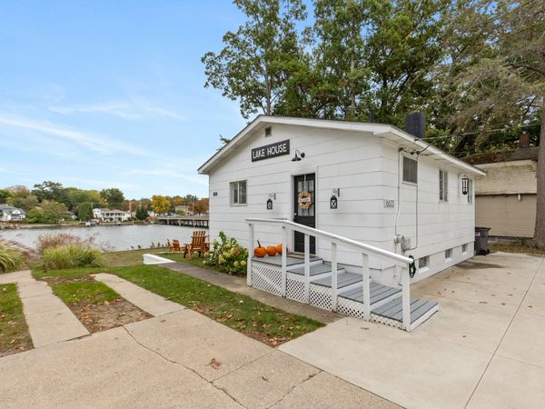 16833 Lake Road, Spring Lake, MI 49456